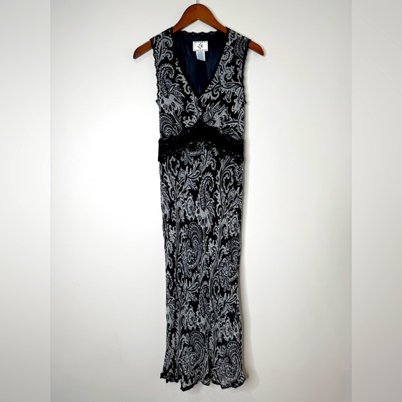 Y2K iCE Black & White 100% Silk Paisley Babydoll Sleeveless Maxi Dress Sz 6 - Picture 1 of 10